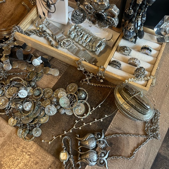 “Classy Lady” - Elegant Silver and Black Jewelry Set - Picture 10 of 16